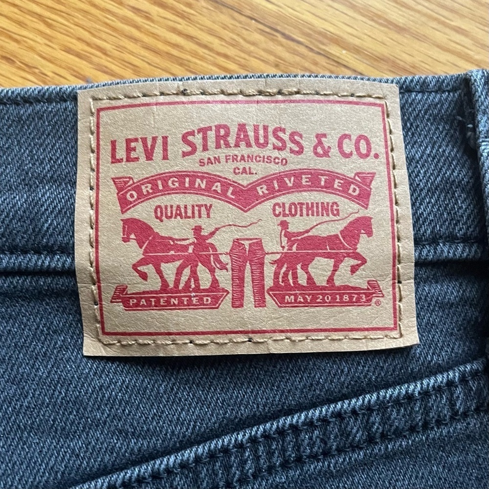 LEVI’S Dark Wash Black High Rise Mom Jeans Size 27 - Picture 9 of 10